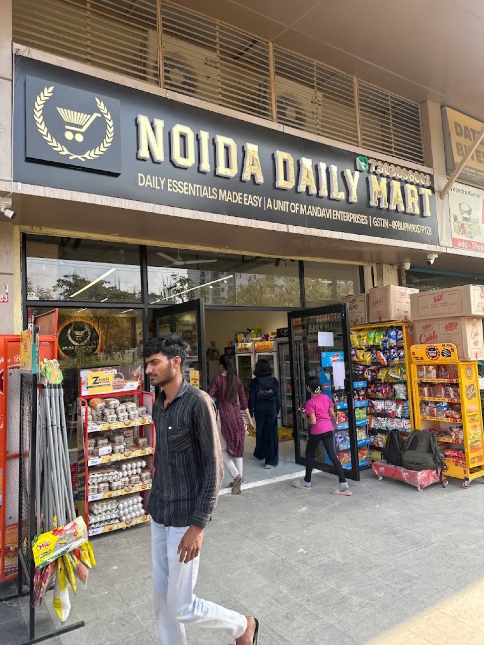 Inside Noida Daily Mart — CRC Sublimis